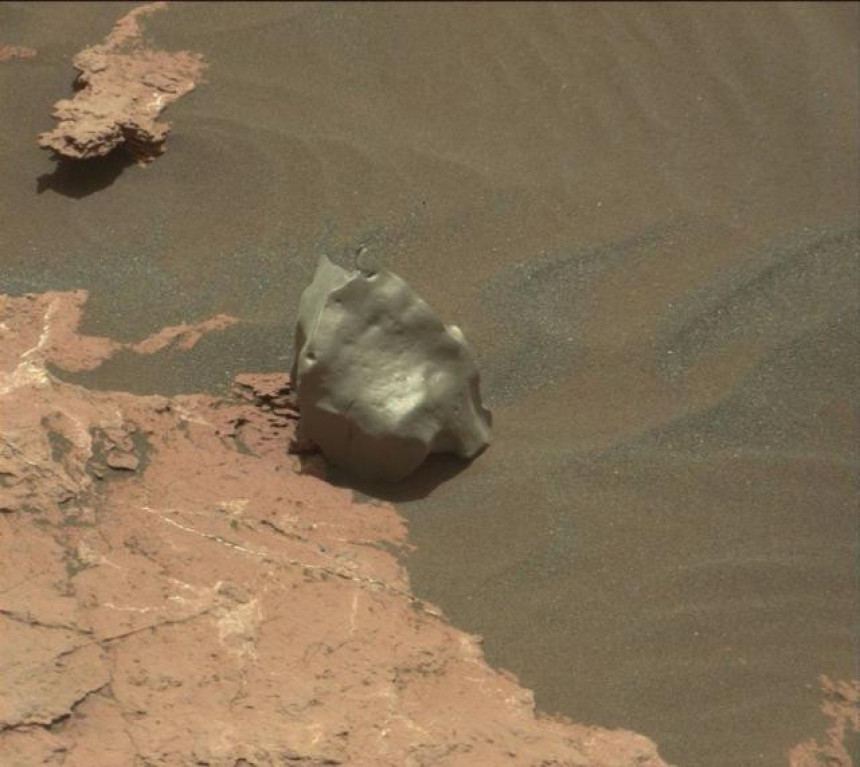 Kakav je to čudan kamen na Marsu?