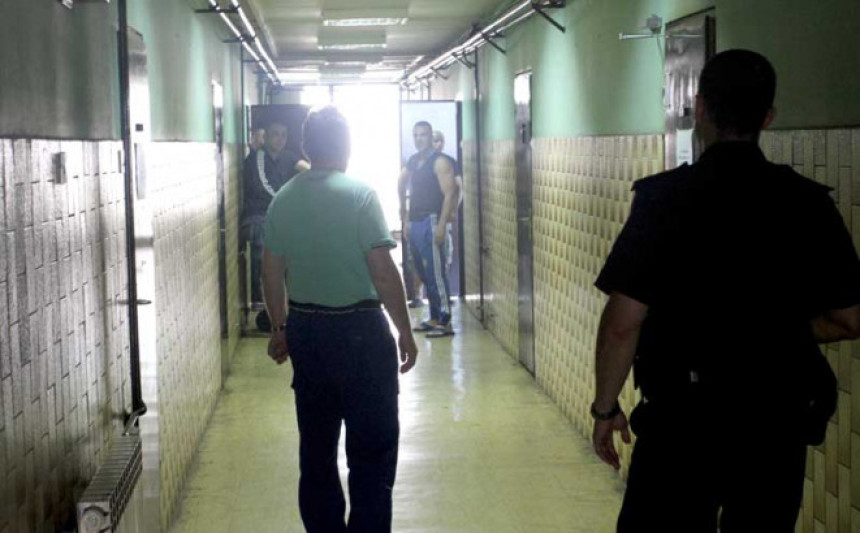 Робијаши траже нове зубе и добар посао