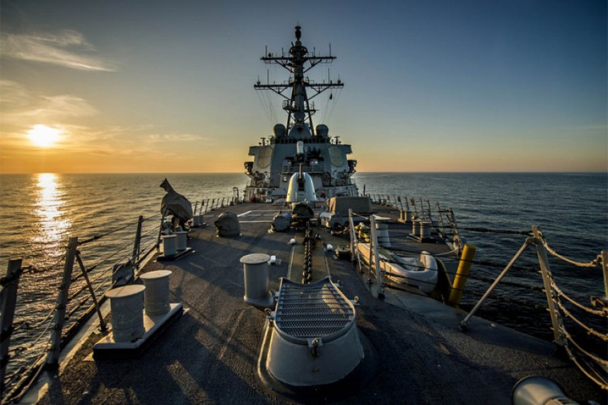 Flota Rusije prati američki razarač