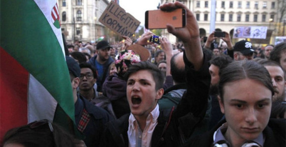 Hiljade na ulici: ''Dosta nam je''