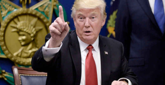 Шеснаест држава тужило Трампа  