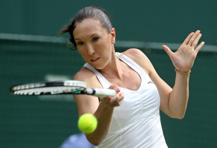 Jelena Janković povećala usne i tetovirala obrve
