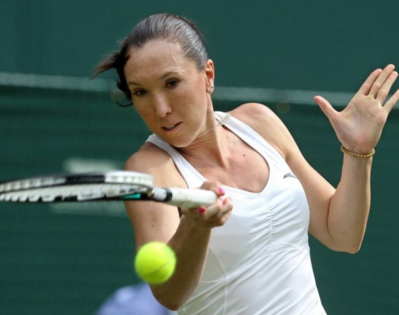 Jelena Janković povećala usne i tetovirala obrve