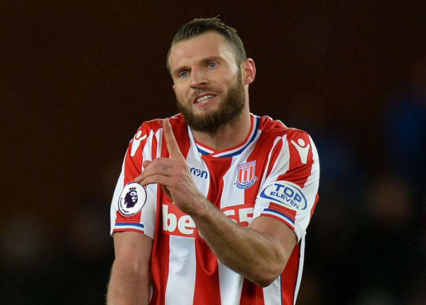 Hoćeš da se provodiš sa ženom? Letiš iz tima, bato!