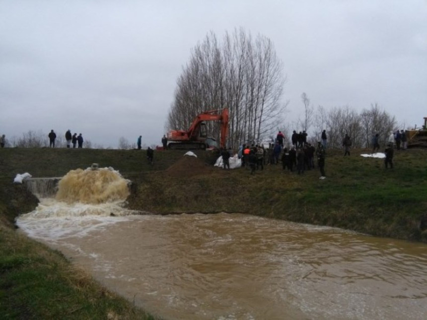 Odbranjen nasip kod Srpca