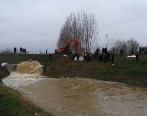 Odbranjen nasip kod Srpca