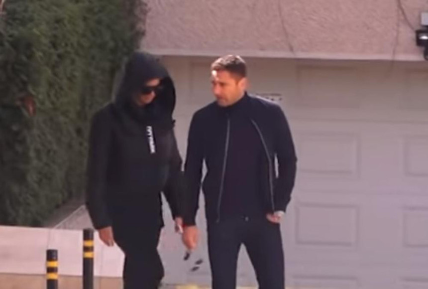 Jelena i Duško kod nove kuće 