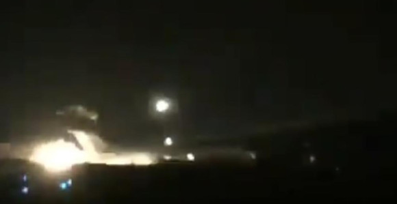 Zapalio se avion pri slijetanju