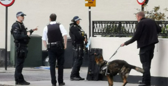 London: Napadač prijeti građanima