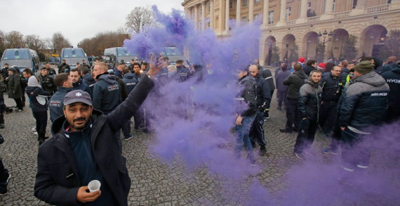 Забрана протеста ''жутих прслука''