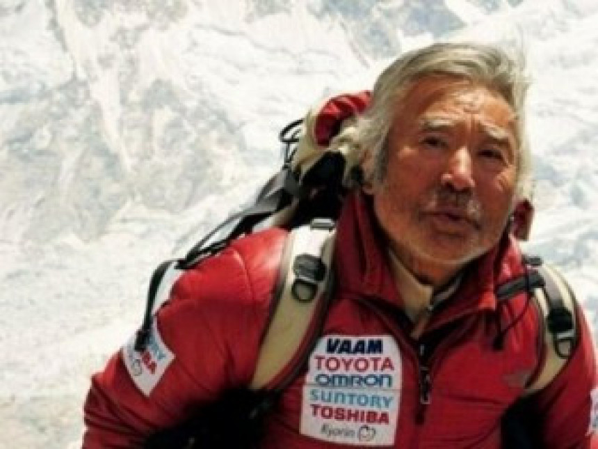 Osamdesetogodišnjak osvojio Mont Everest