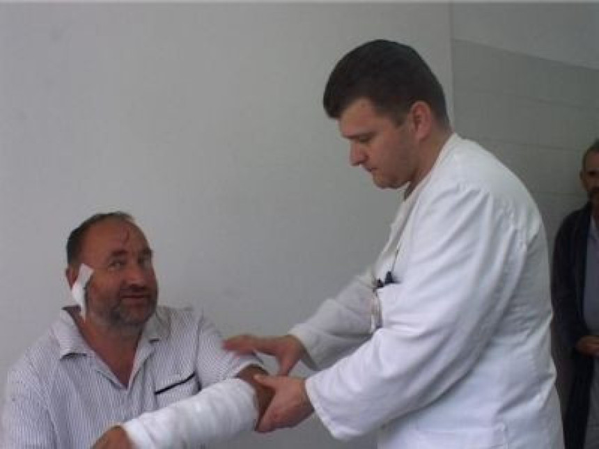 Gačanin Blažo Grković savladao medvjeda (VIDEO)