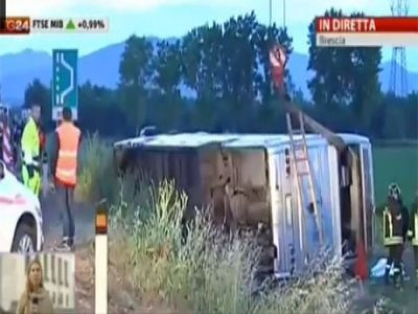 Prevrnuo se autobus sa navijačima, jedan poginuo