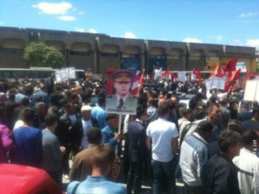 Протести против Еулекса у Приштини