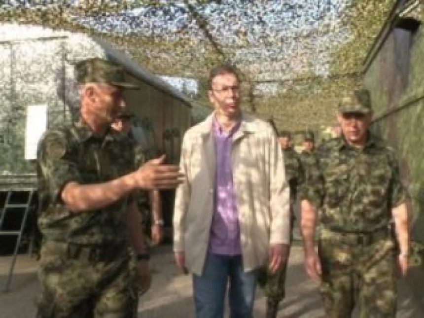 Vojska i Vučić najpopularniji