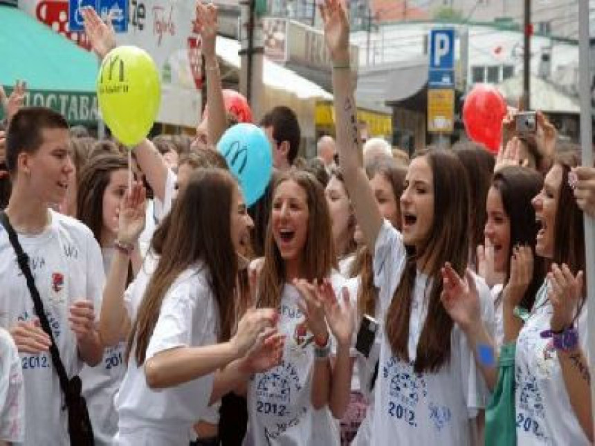Бијељина: Малу матуру слави 975 ученика