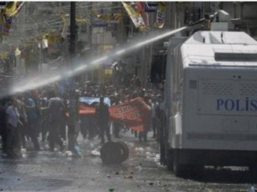 Истанбул у пламену и хаосу