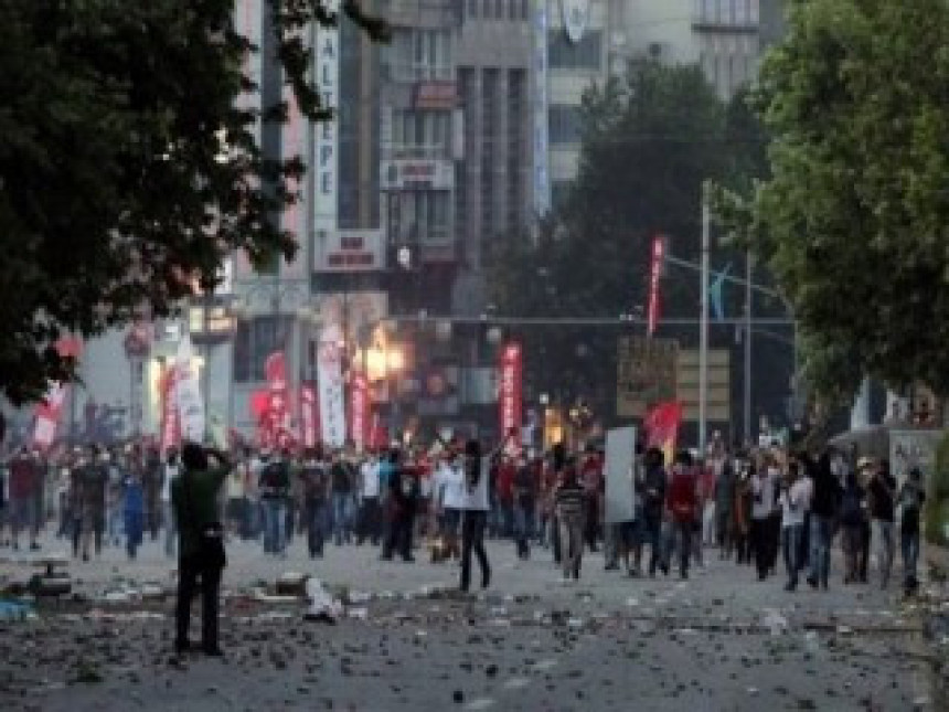 Улице Турске освануле мирне