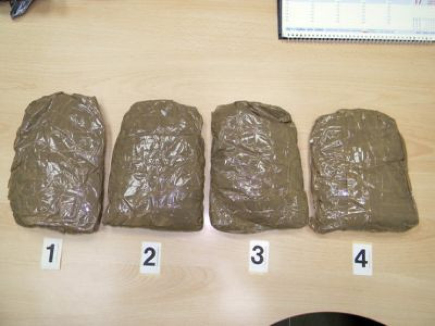 Uhapšena sa 16 kilograma heroina!