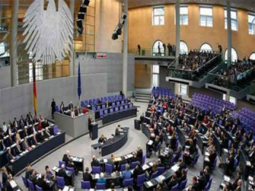 Влада Њемачке против двојног држављанства