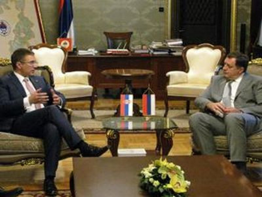 Dodik se sastao sa Stefanovićem i Krivokapićem