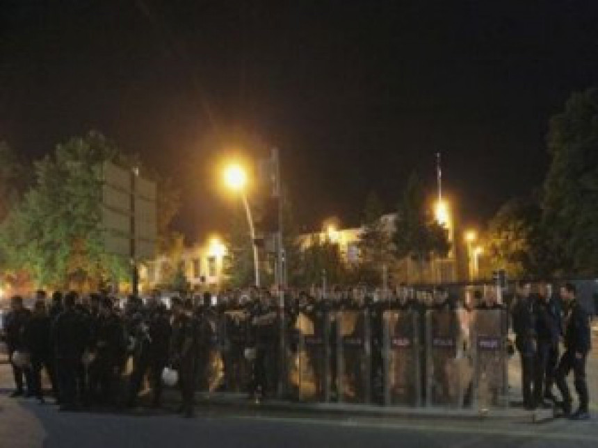 Novi sukobi demonstranata i policije