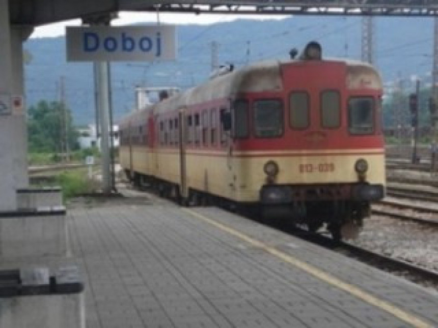 Radnik Željeznica Srpske povrijeđen, saobraćaj otežan