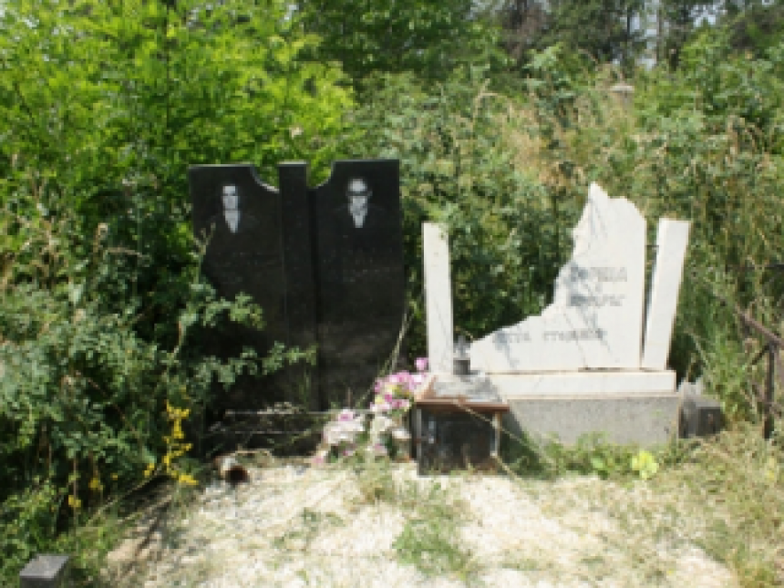 Срби затекли оскрнављено гробље у Приштини