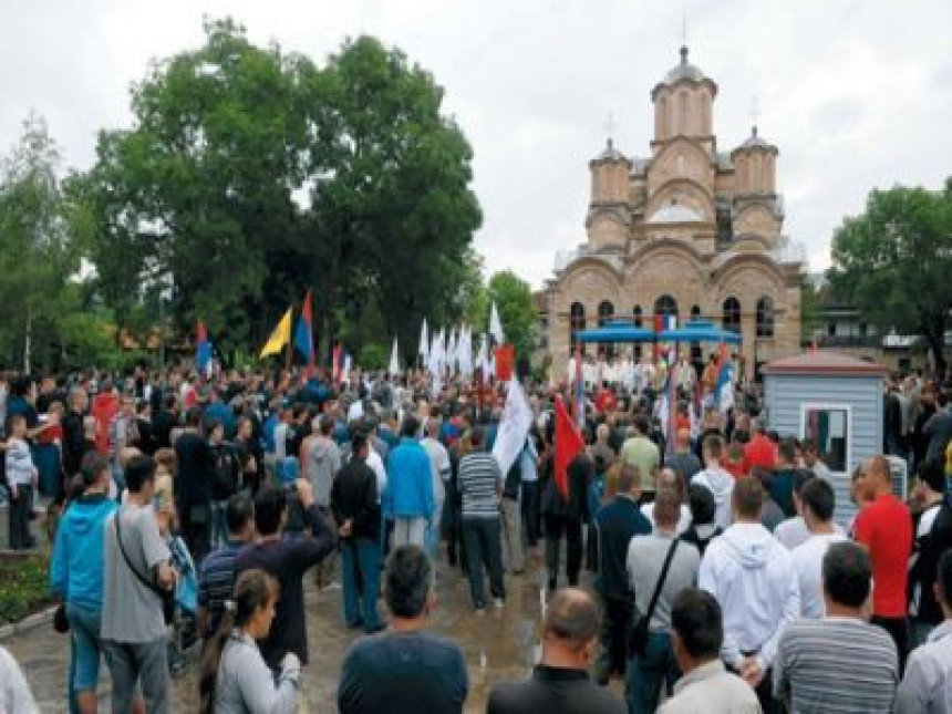 Албанци каменовали српске аутобусе, има повријеђених