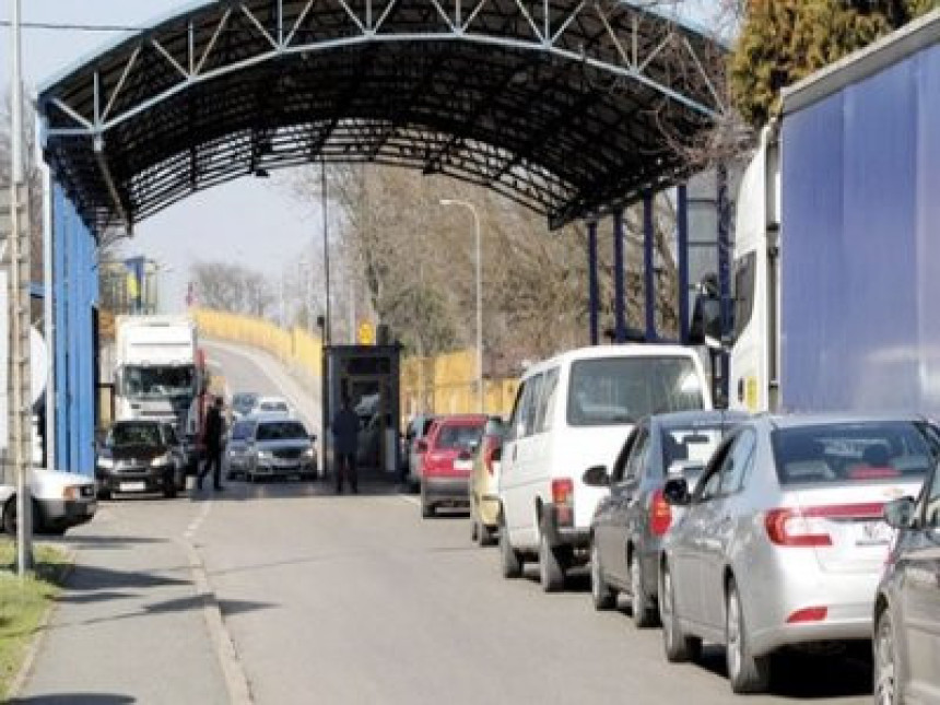 Gradiška - granica sa EU u centru grada (VIDEO)