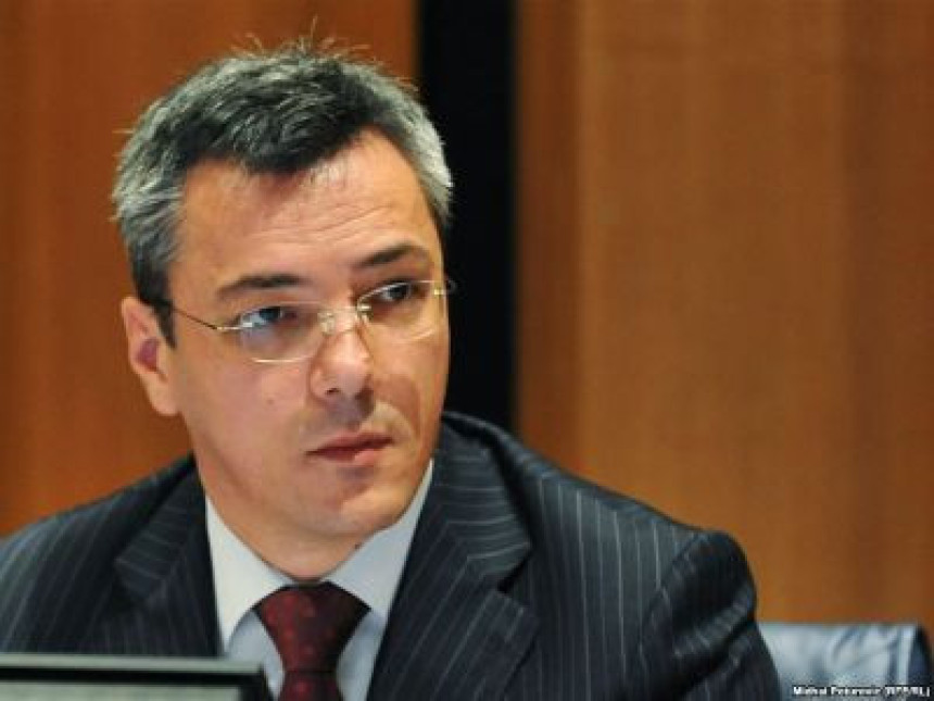 Тадић позива на политички дијалог