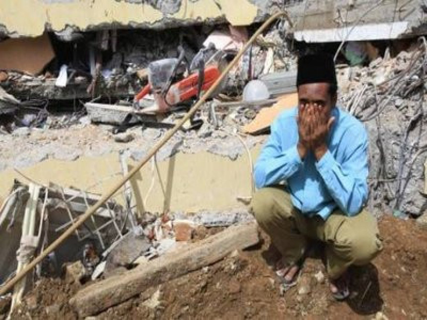 Једанаест погинулих у земљотресу у Индонезији