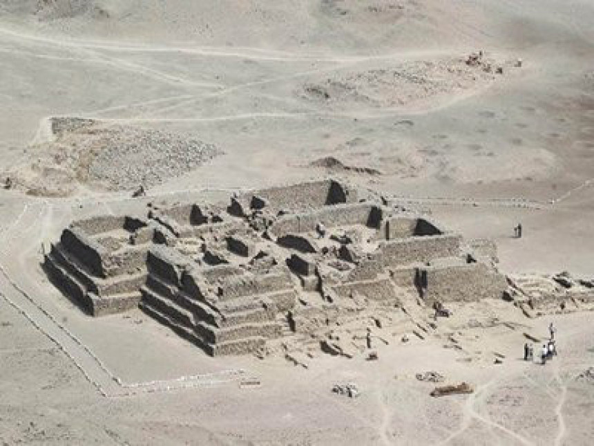 Срушена древна пирамида