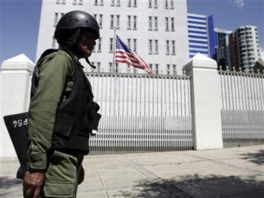 Моралес узвраћа: Затвара америчку амбасаду