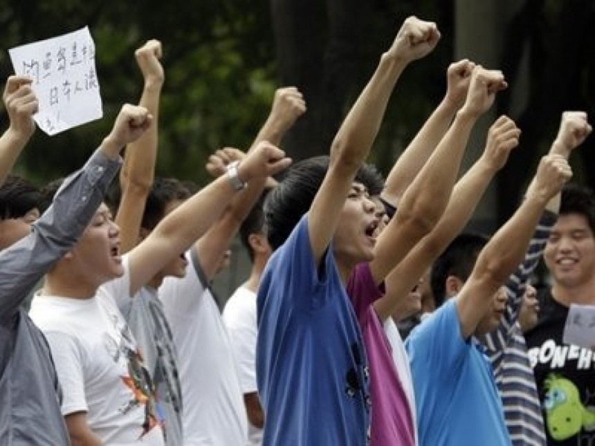 Studenti u Kini protiv penzionera