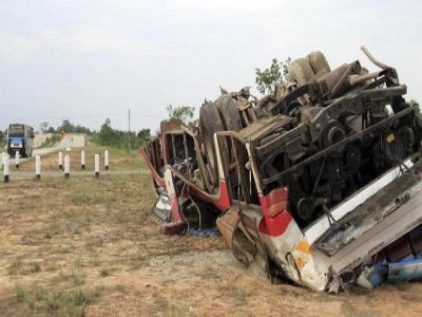 Prevrnuo se autobus u Španiji