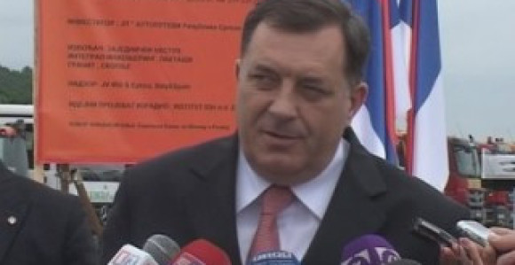 Riker se nepotrebno miješa u unutrašnje stvari
