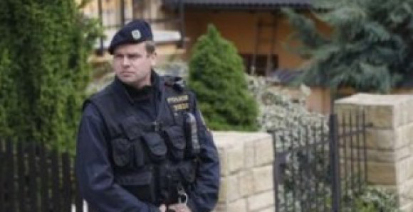 Ubijena četvoročlana porodica, osumnjičen rođak iz SAD