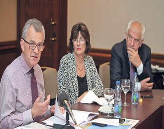 Политичари да се не мијешају у рад медија