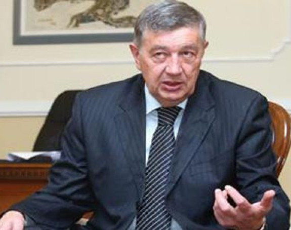 Радмановић: Тешко до договора