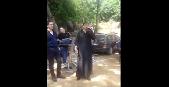 Funkcioner, muzičar, sveštenik i štrajkač?!