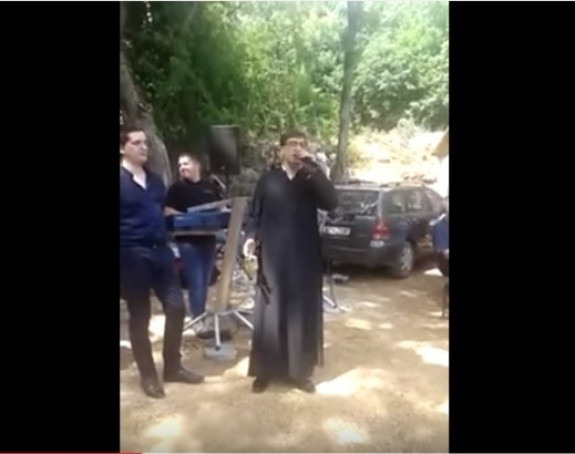 Funkcioner, muzičar, sveštenik i štrajkač?!