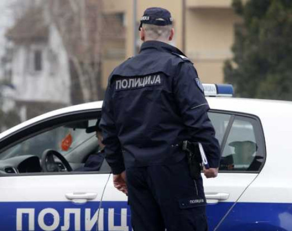 Muškarac prijeti skokom sa hotela