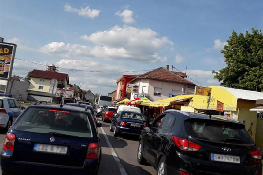 Na prelazima se čeka oko 30 min 