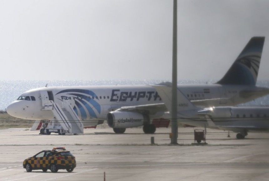Срушио се авион са 66 људи на лету Париз - Каиро. Тероризам?