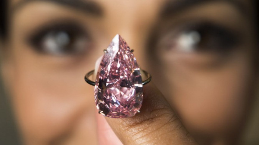 Ružičasti dijamant prodat za 31,56 miliona dolara!