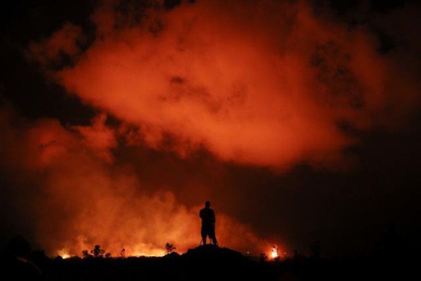 Lava se brzo širi, izolovano 40 kuća