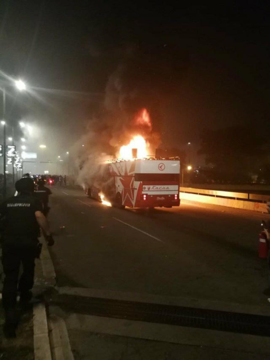 Video: Zapalio se Zvezdin autobus! 