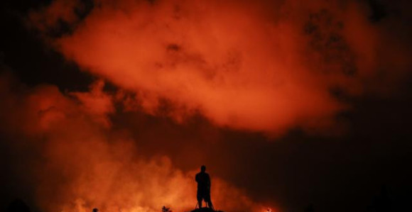 Lava se brzo širi, izolovano 40 kuća