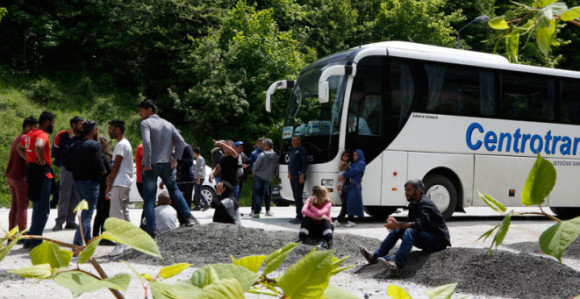 Konvoj zaustavili zbog bezbjednosti